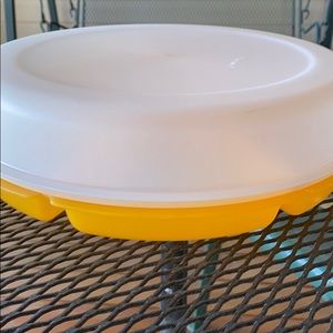 Circular Tupperware container serving